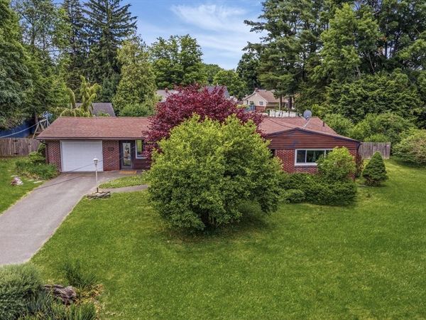 6 Valley Ln, Easthampton, MA 01027