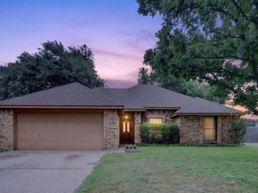 8209 Willow Glen Court, Fort Worth, TX 76134