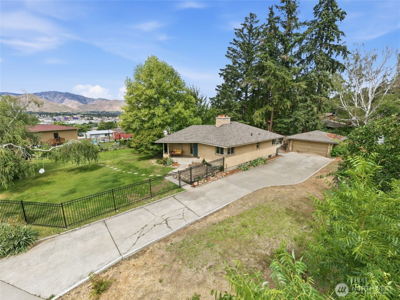 291 11th Street Ne, East Wenatchee, WA 98802 Main Photo