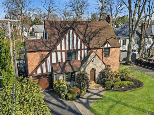 106 Thayer Road , Manhasset, NY 11030