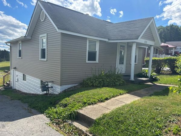 111 Maxwell Hill Road, SPRAGUE, WV 25801