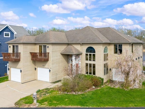 2349 Riverside Pointe Drive, St. Joseph, MI 49085