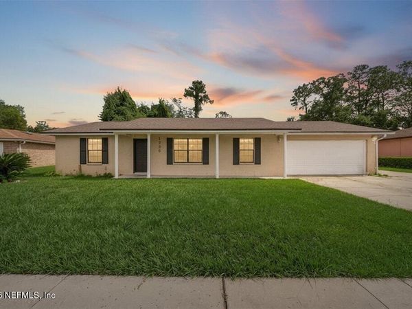 1235 SQUIRREL Lane N, Jacksonville, FL 32218