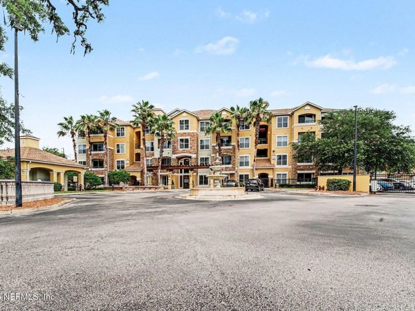 8539 GATE Parkway W, Unit 633, Jacksonville, FL 32216