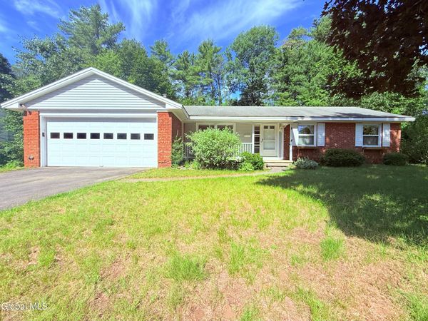 8 Sherwood Drive, Queensbury, NY 12804