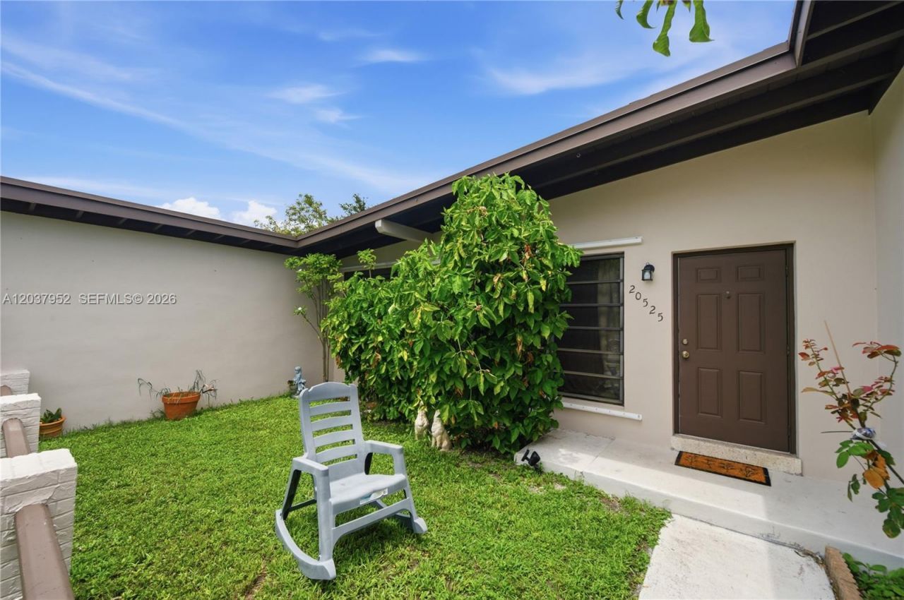 20525 Jacaranda Rd , Cutler Bay, FL 33189 Photo
