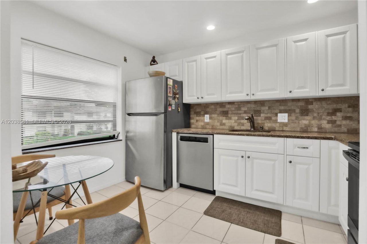 21650 Juego Cir , Unit 24H, Boca Raton, FL 33433 Photo