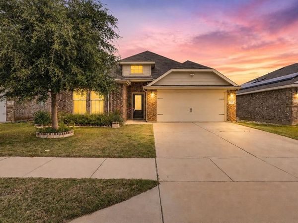 7529 Pleasant Oaks Street, Fort Worth, TX 76120