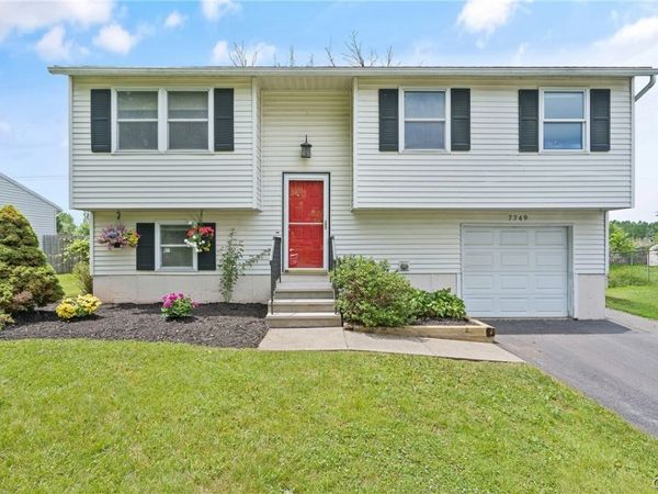 7749 New Hope W, Liverpool, NY 13090