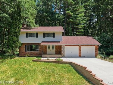 10353 McGregor Road, Hamburg Twp, MI 48169