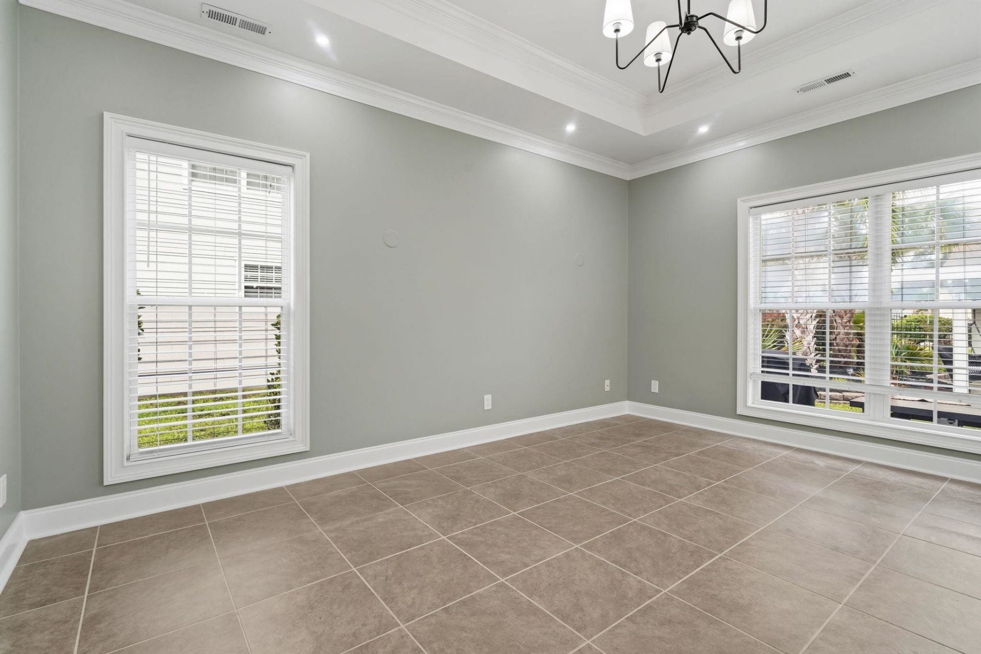 1101 Shire Way Photo 33
