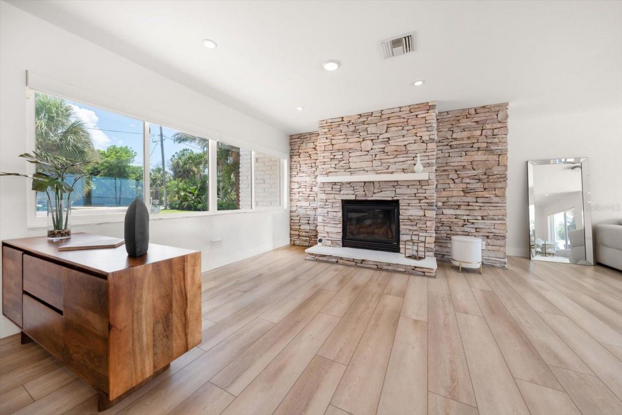 1854 Venetian Point Drive, Clearwater, FL 33755 Photo
