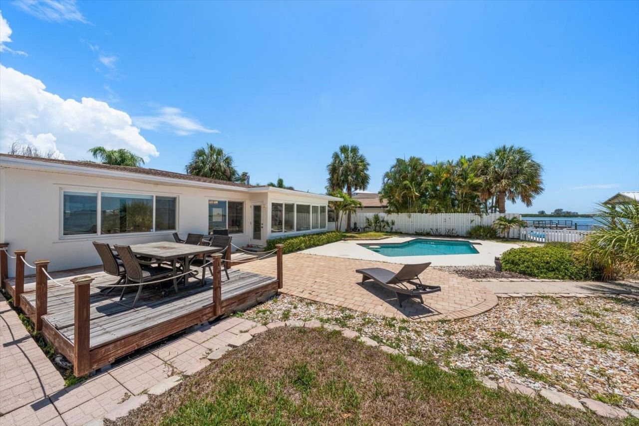 1854 Venetian Point Drive, Clearwater, FL 33755 Photo
