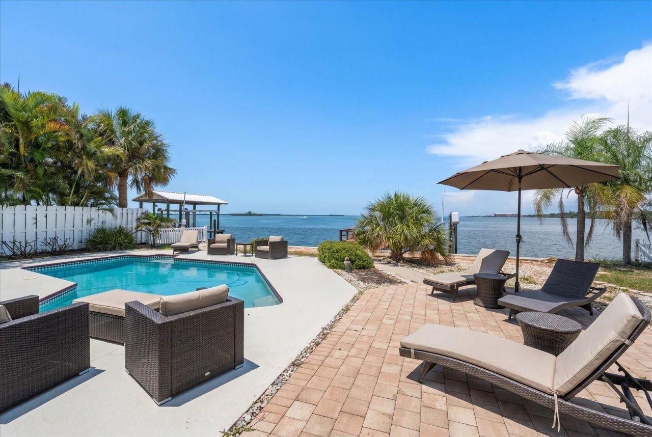 1854 Venetian Point Drive, Clearwater, FL 33755 Photo