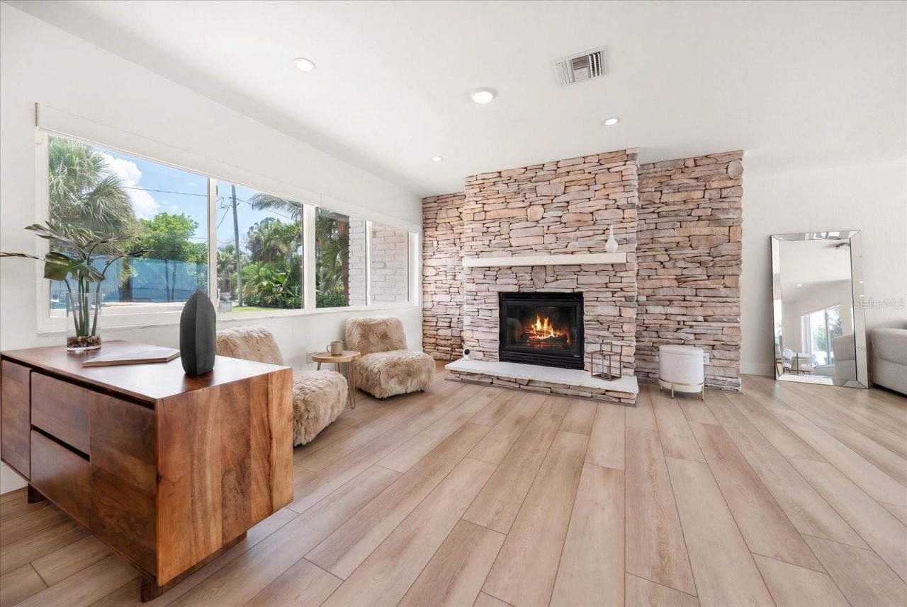 1854 Venetian Point Drive, Clearwater, FL 33755 Photo