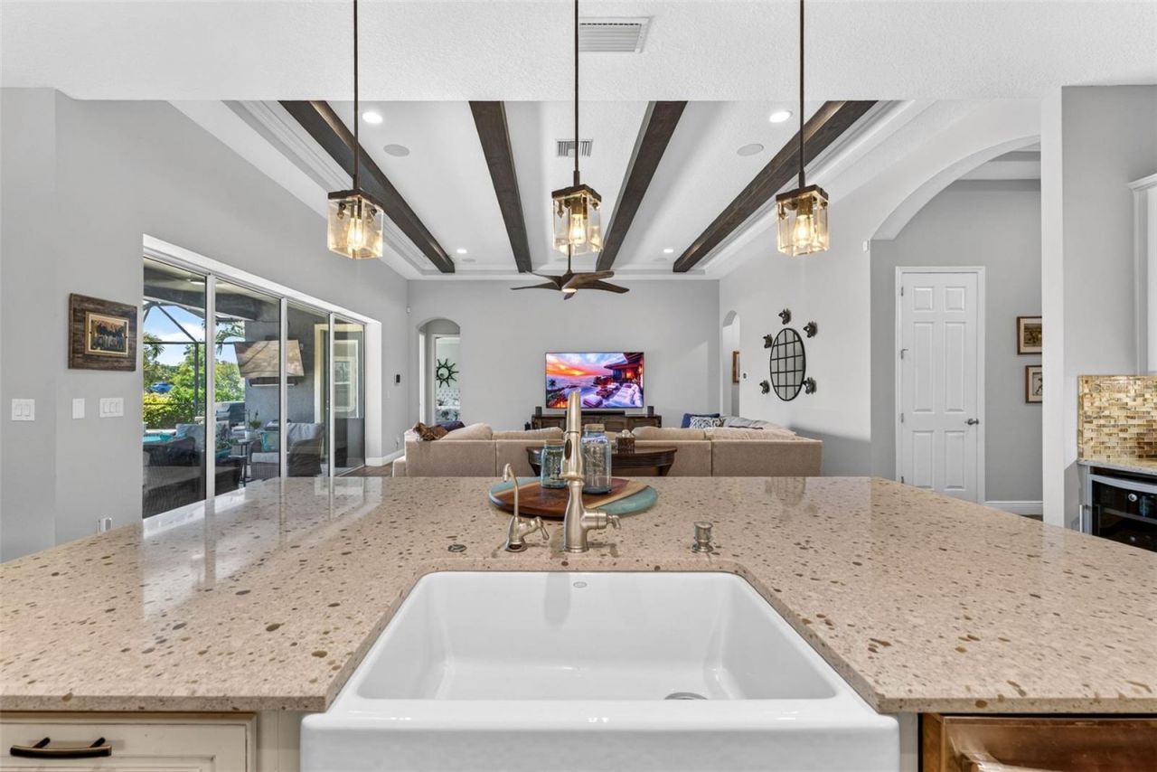 6104 Shadowlake Drive, Apollo Beach, FL 33572 Photo