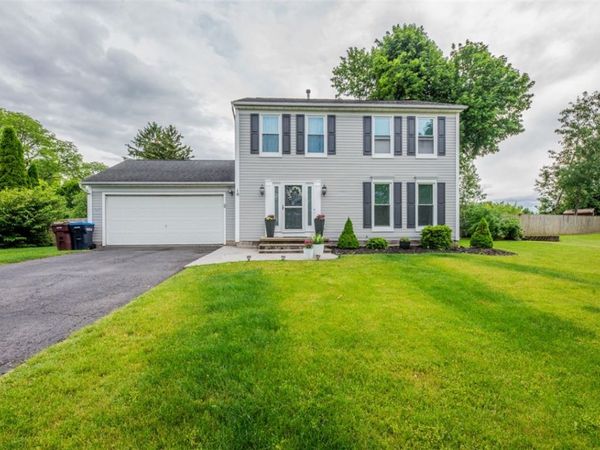 10 Constitution Circle , Rochester, NY 14624