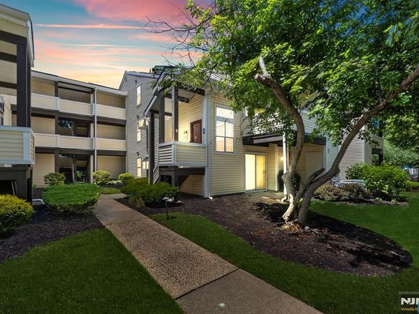 121 Country Club Drive 10, Unit 10, UNION, NJ 07083