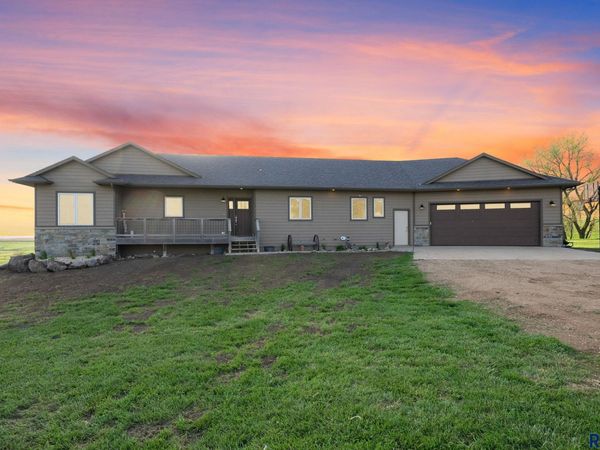 25467 455th Ave, Montrose, SD 57048
