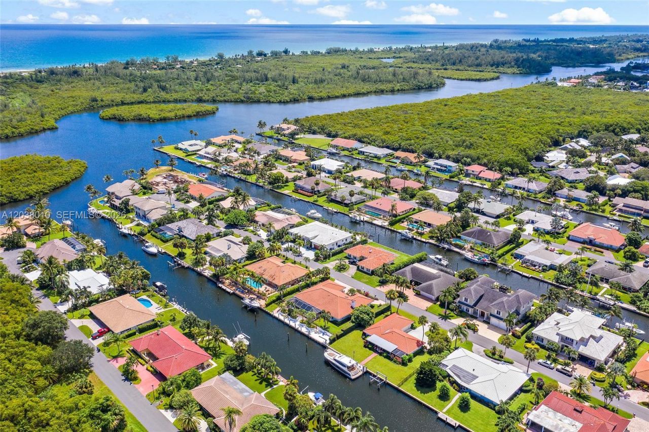 8967 SE Star Island Way, Hobe Sound, FL 33455 Photo