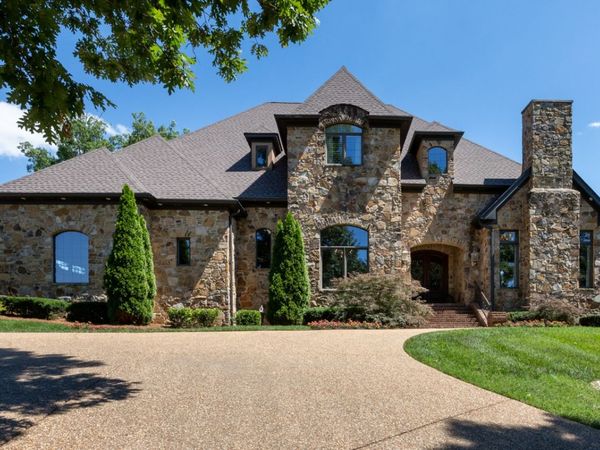 641 Five Oaks Blvd , Lebanon, TN 37087