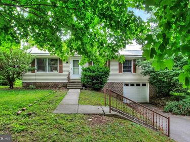 12 APPLE LANE , ARENDTSVILLE, PA 17303