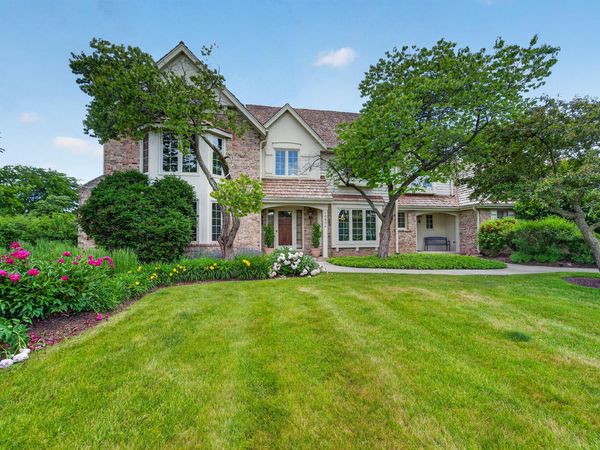 10504 N Haddonstone Pl, Mequon, WI 53092