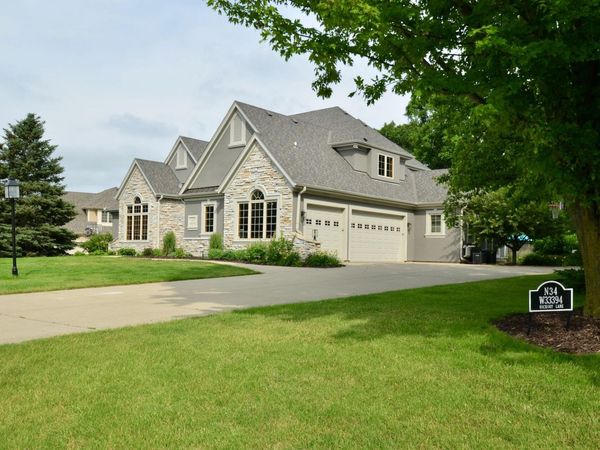 N34W33394 Hickory Ln, Nashotah, WI 53058