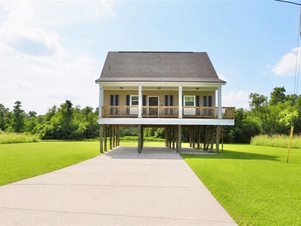 101 TAHITI Trail , Vacherie, LA 70090
