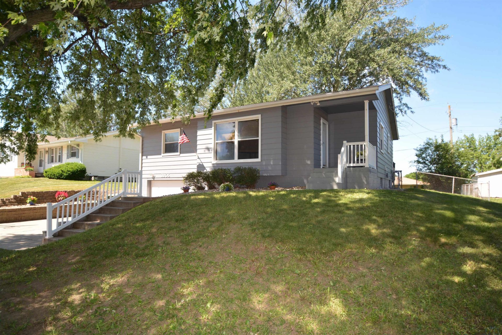 3205 S Clinton St, Sioux City, IA 51106 Main Photo