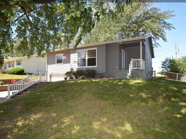 3205 S Clinton St, Sioux City, IA 51106