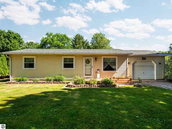 4822 Candlewood Lane, Traverse City, MI 49685