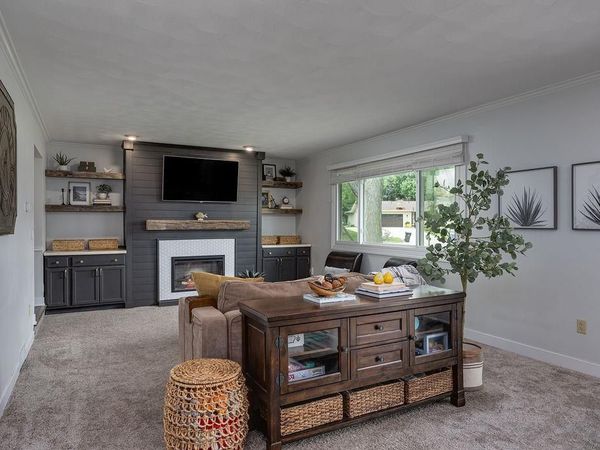 305 Raymond Road, Waunakee, WI 53597