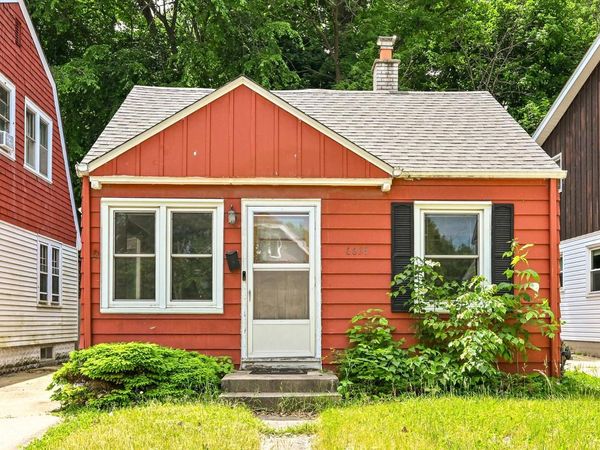 6633 Hillside LANE, Wauwatosa, WI 53213