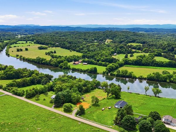 3128 Howell Rd, Mascot, TN 37806