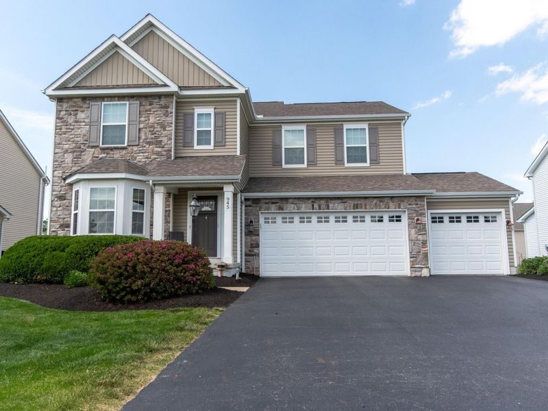945 Farmington Lane , Delaware, OH 43015 Photo 1