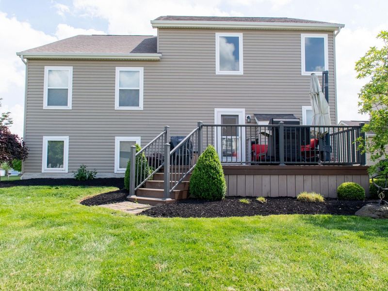 945 Farmington Lane , Delaware, OH 43015 Photo 2