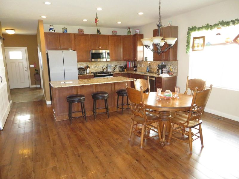 945 Farmington Lane , Delaware, OH 43015 Photo 5