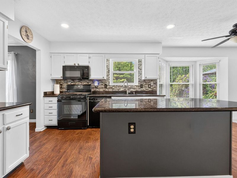 5988 Heather Glen Boulevard, Dublin, OH 43016 Photo 2