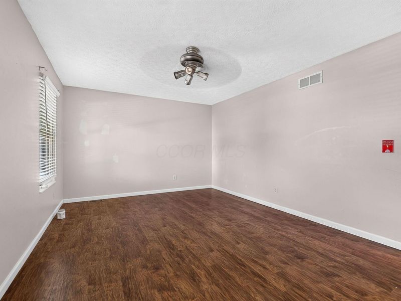 5988 Heather Glen Boulevard, Dublin, OH 43016 Photo 8