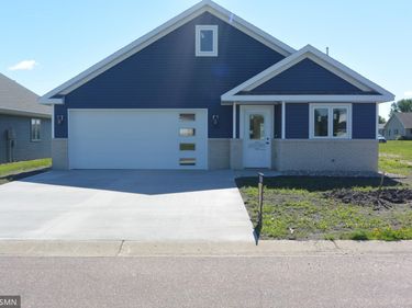 1506 Elsie Drive N, Glencoe, MN 55336