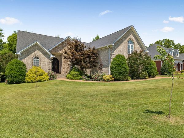 402 Five Oaks Blvd, Lebanon, TN 37087