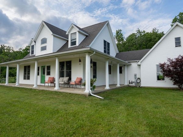 45 Stonebridge Way, Poestenkill, NY 12140