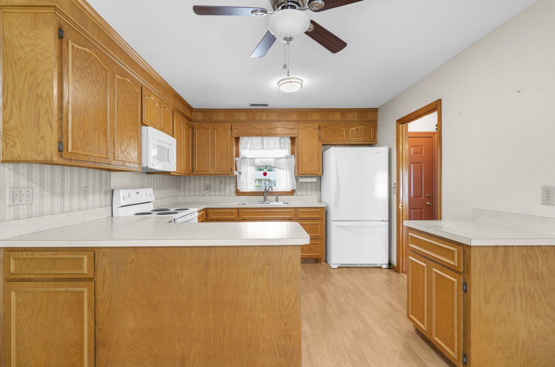 2 Elberton Avenue Photo 10