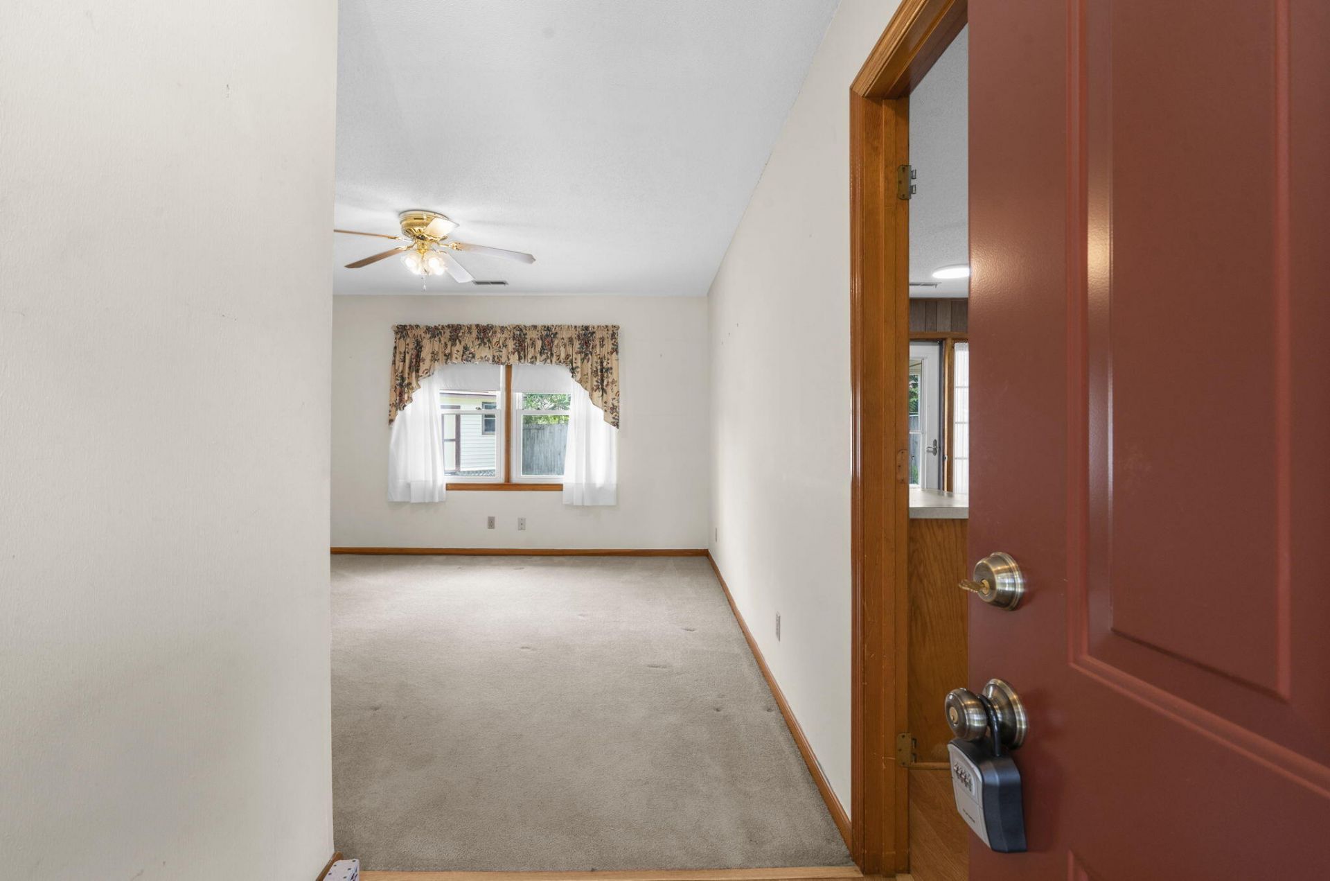 2 Elberton Avenue Photo 8