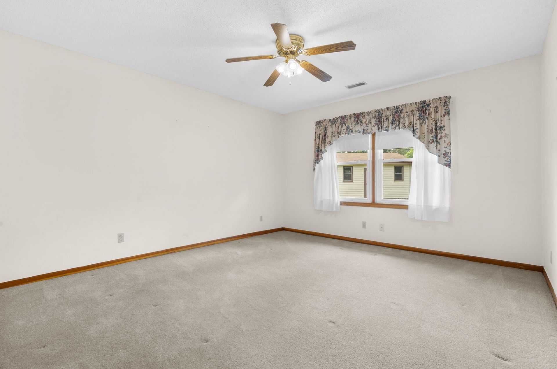 2 Elberton Avenue Photo 9
