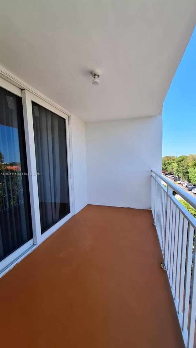 6940 Miami Gardens Dr , Unit 1-522, Hialeah, FL 33015 Photo