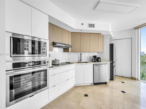 19333 Collins Ave, Unit 709, Sunny Isles Beach, FL 33160