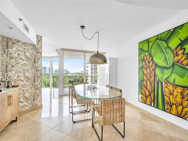 19333 Collins Ave , Unit 709, Sunny Isles Beach, FL 33160