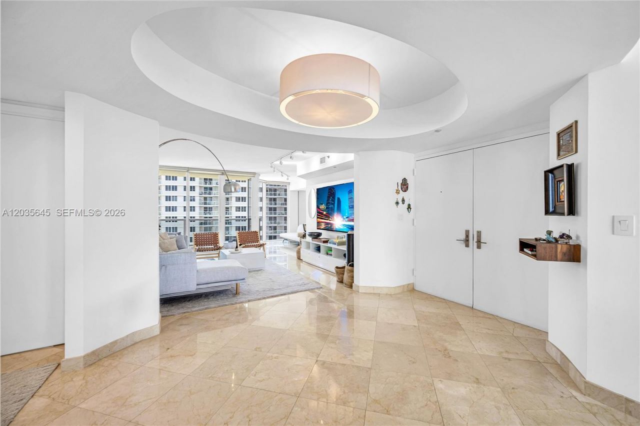 19333 Collins Ave , Unit 709, Sunny Isles Beach, FL 33160 Photo